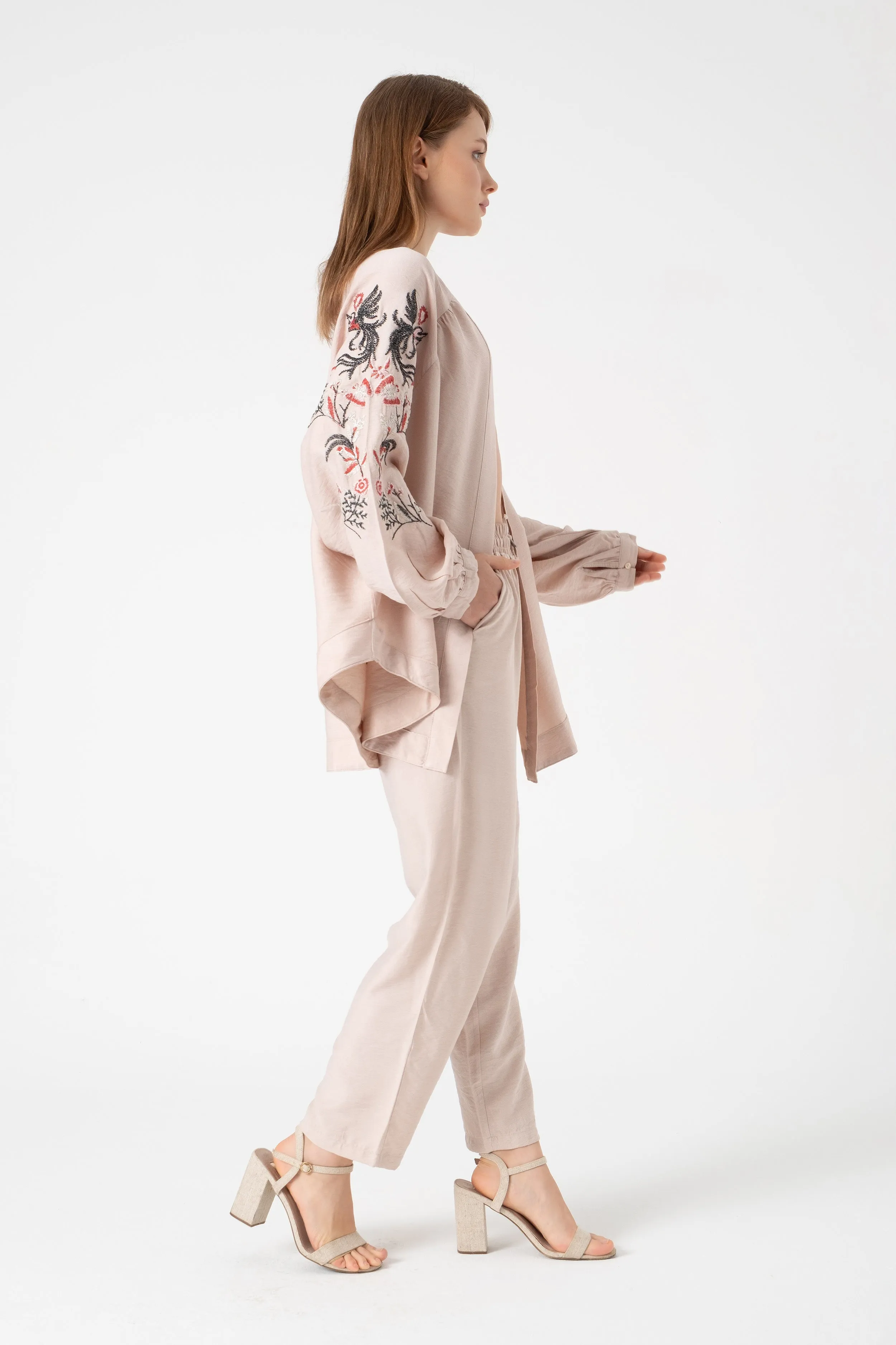 Floral embroidered back shirt