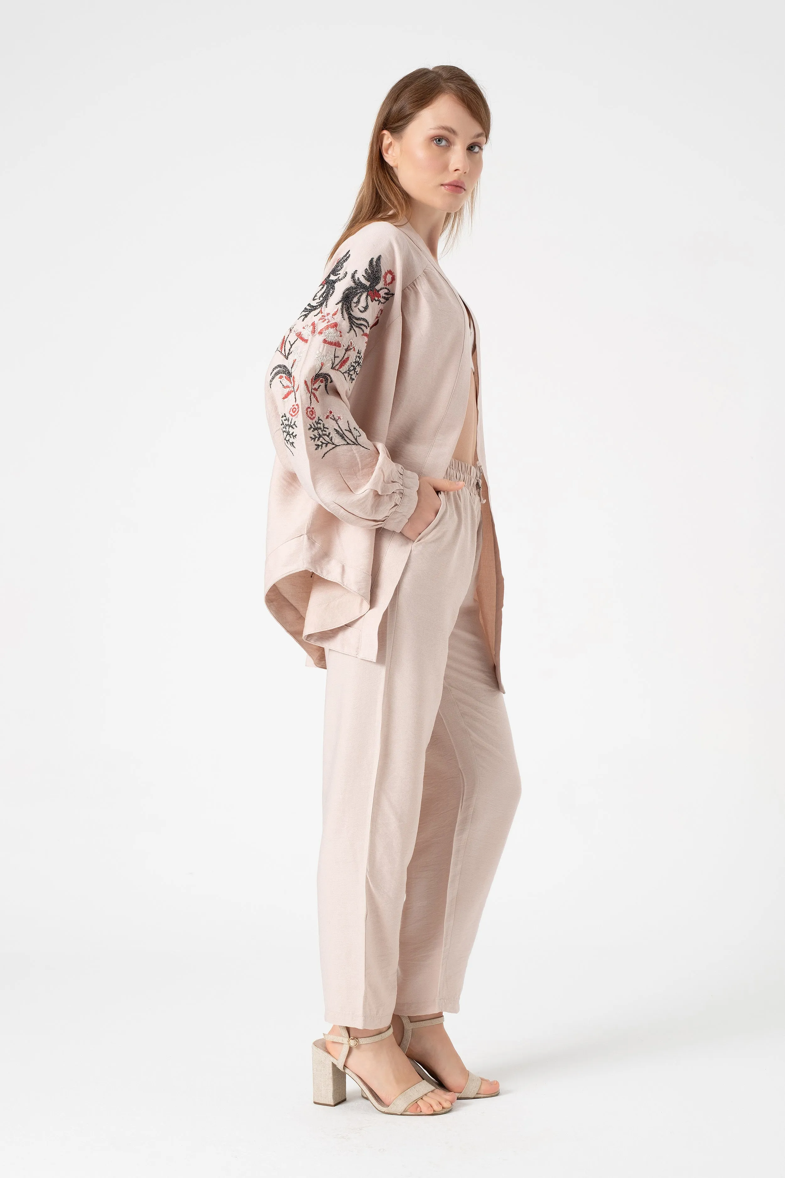 Floral embroidered back shirt